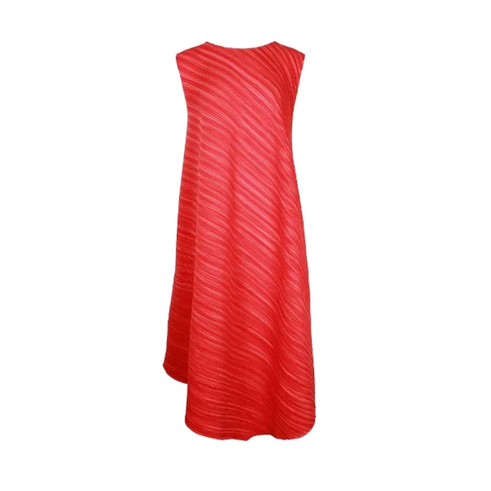 Issey Miyake Pre-owned Polyester dresses Red Dames