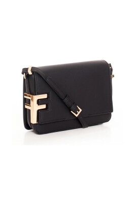 black-shoulder-bag-with-adjustable-strap