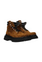 bottines-en-daim-a-lacets