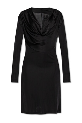 robe-avec-un-decollete-fluide
