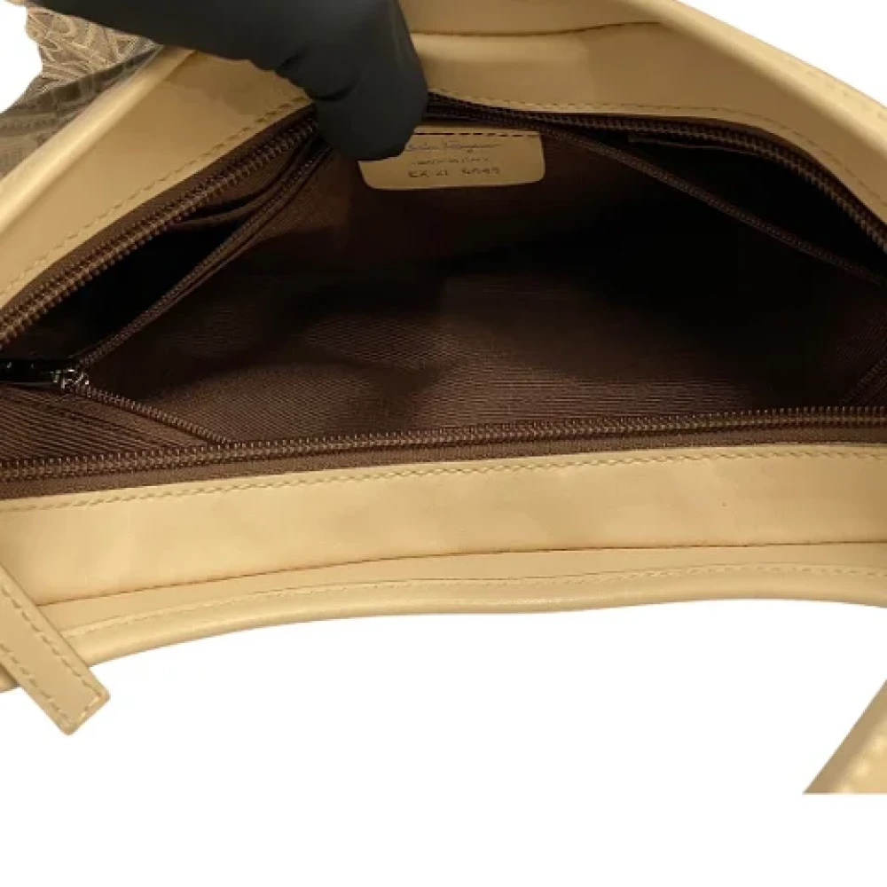 Salvatore Ferragamo Pre-owned Nylon handbags Brown Dames