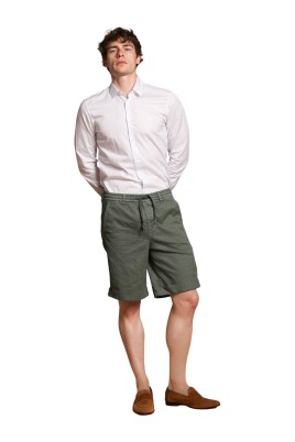 afslappet-pasform-gron-chino-bermuda