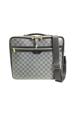 pre-owned-canvas-louis-vuitton-tasker
