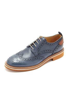 laced-shoes