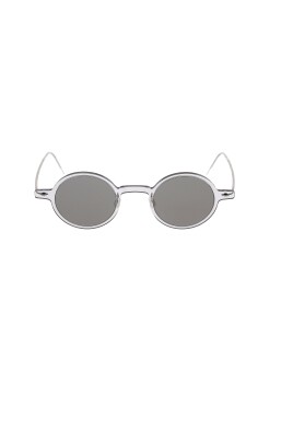 stylish-eyewear-with-43mm-lens-width