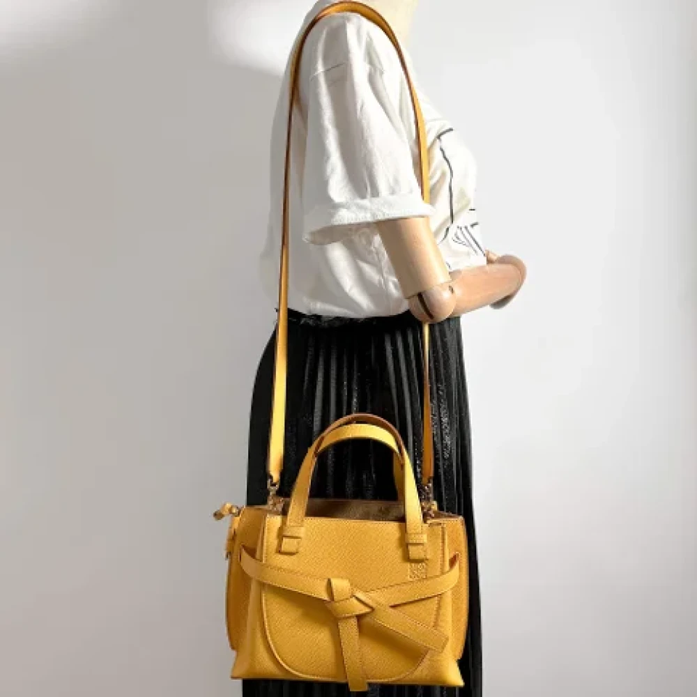 Loewe Pre-owned Leather handbags Yellow Dames