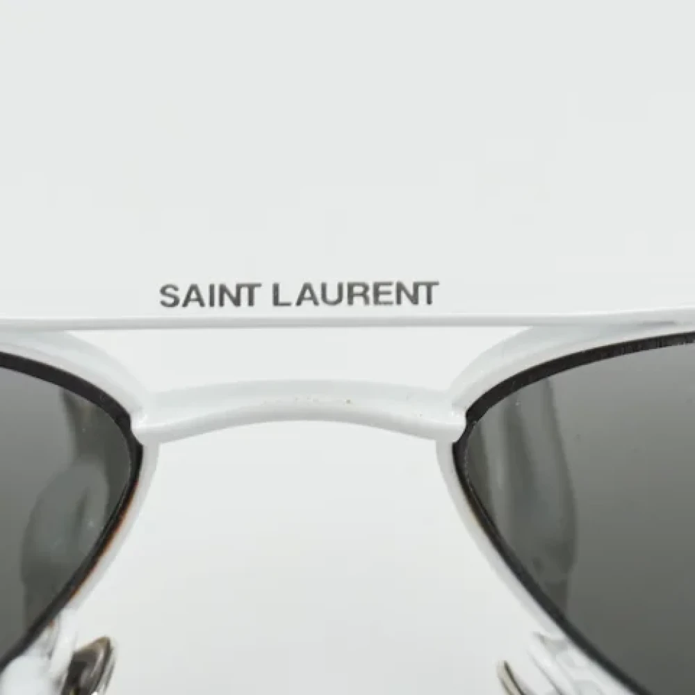 Yves Saint Laurent Vintage Pre-owned Metal sunglasses White Dames