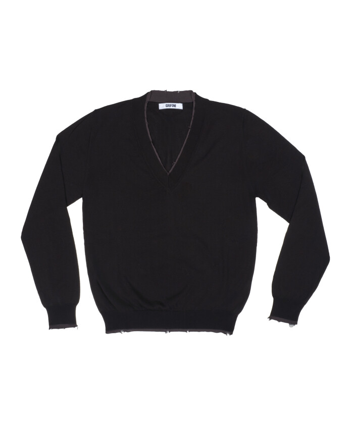sweat-a-capuche-elegant-avec-encolure-unique