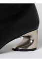 bottines-en-cuir-noir-a-talon-sculpte