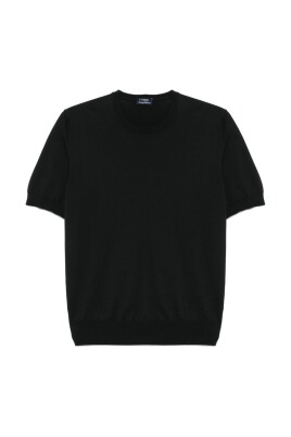 black-knitted-t-shirt-stylish-and-eco-friendly