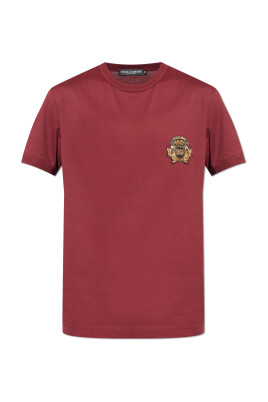 t-shirt-with-an-applique