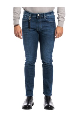 slim-fit-stretch-jeans