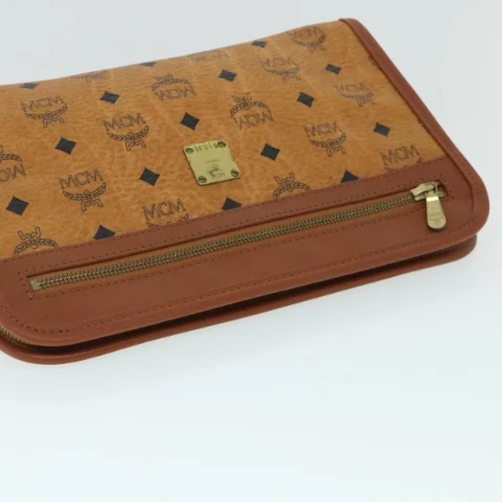 MCM Pre-owned Leather clutches Brown Dames