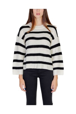 pull-en-acrylique-creme-collection-automne-hiver