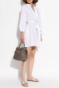 robe-avec-un-decollete-en-v