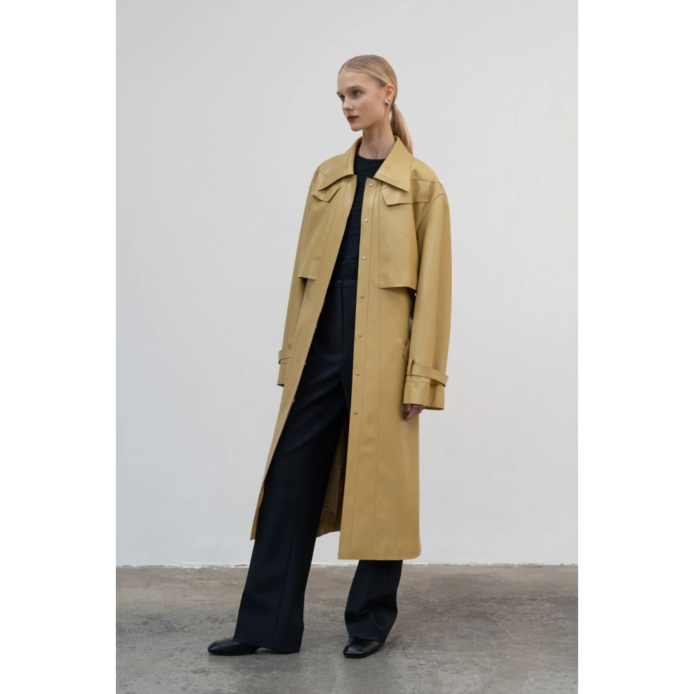 LOW Classic Minimalistische veganistische leren trenchcoat Yellow Dames