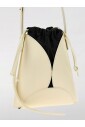 sac-seau-chic-en-cuir-decoupe