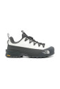 chaussures-blanches-a-lacets-et-semelle-vibram