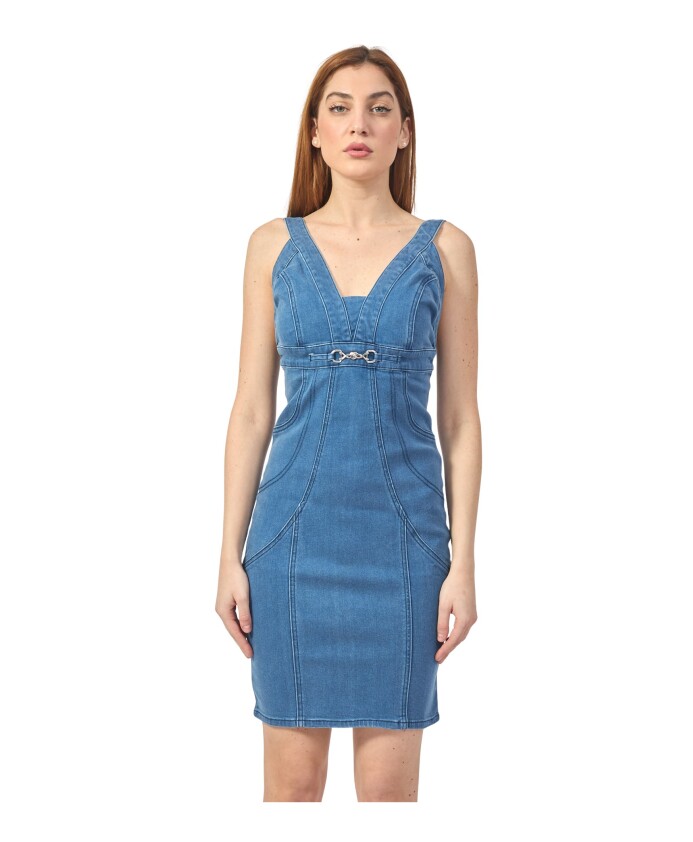 robe-bleue-sans-manches-avec-decollete-devant-et-derriere
