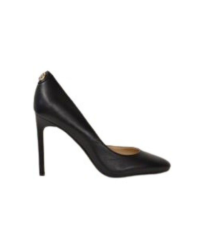 laced-shoes