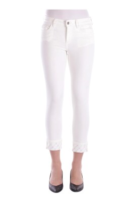 skinny-jeans-with-rhinestone-decorations