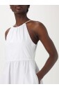 robe-midi-elegante-avec-jupe-evasee