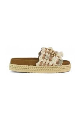 beige-sandals-for-stylish-comfort