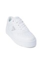 sneakers-blanches-sportives-avec-semelle-en-caoutchouc