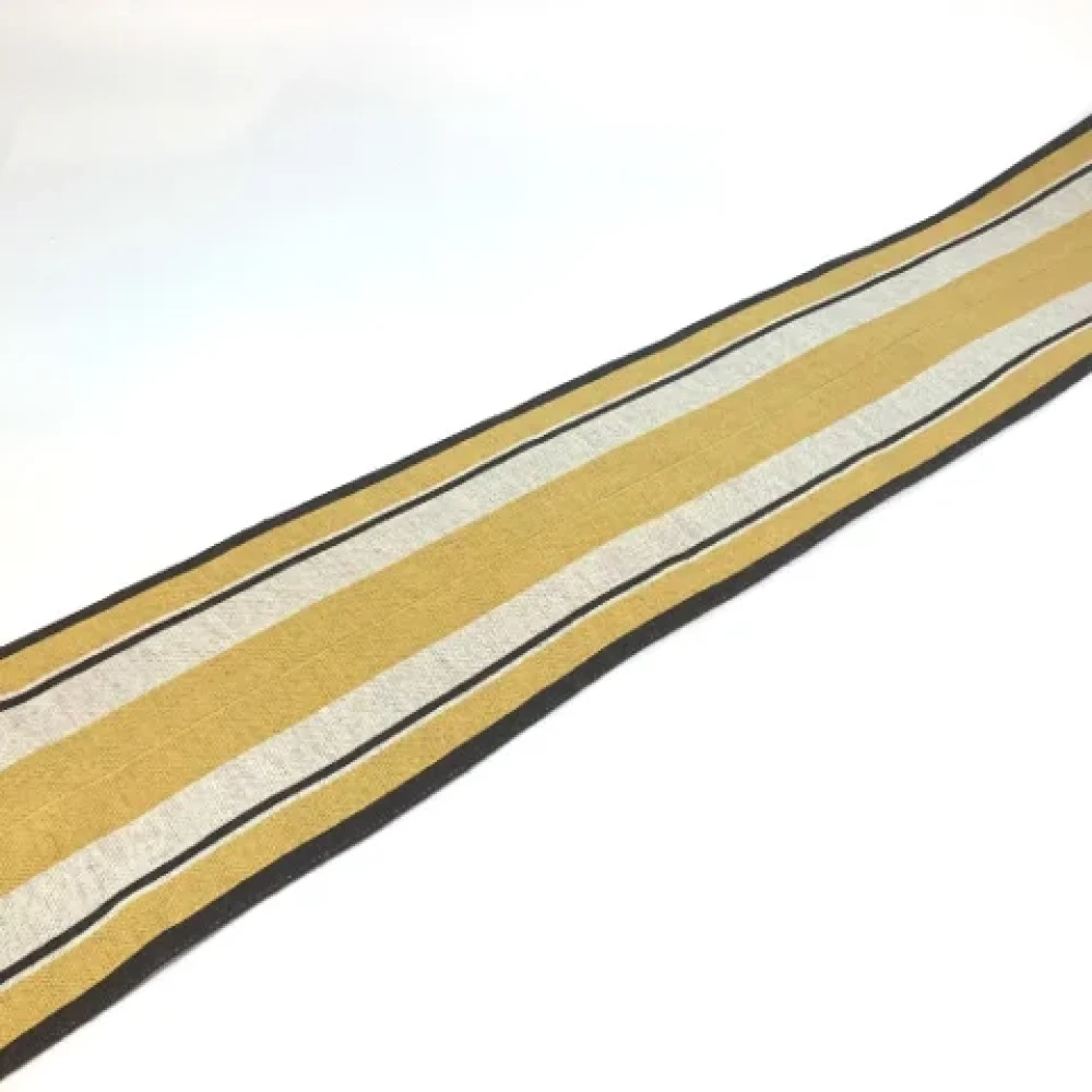 Louis Vuitton Vintage Pre-owned Wool scarves Beige Dames