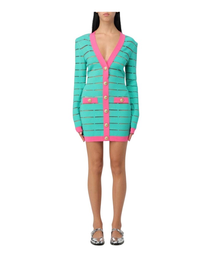 elegante-robe-en-tricot-vert-a-col-en-v