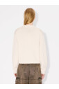 white-sweater-with-boke-flowers