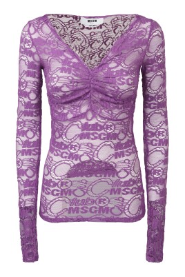 maille-en-tricot-violette-a-col-en-v-et-dentelle