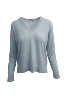 v-neck-pullover-light-blue-classic-style