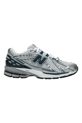 low-top-sneaker