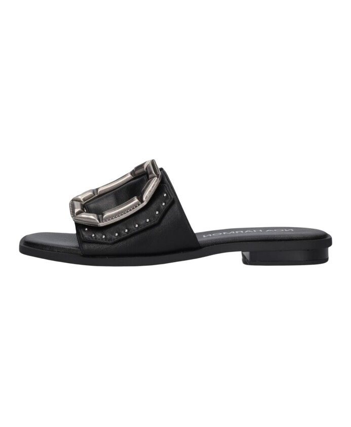 zwarte-slippers-met-studs