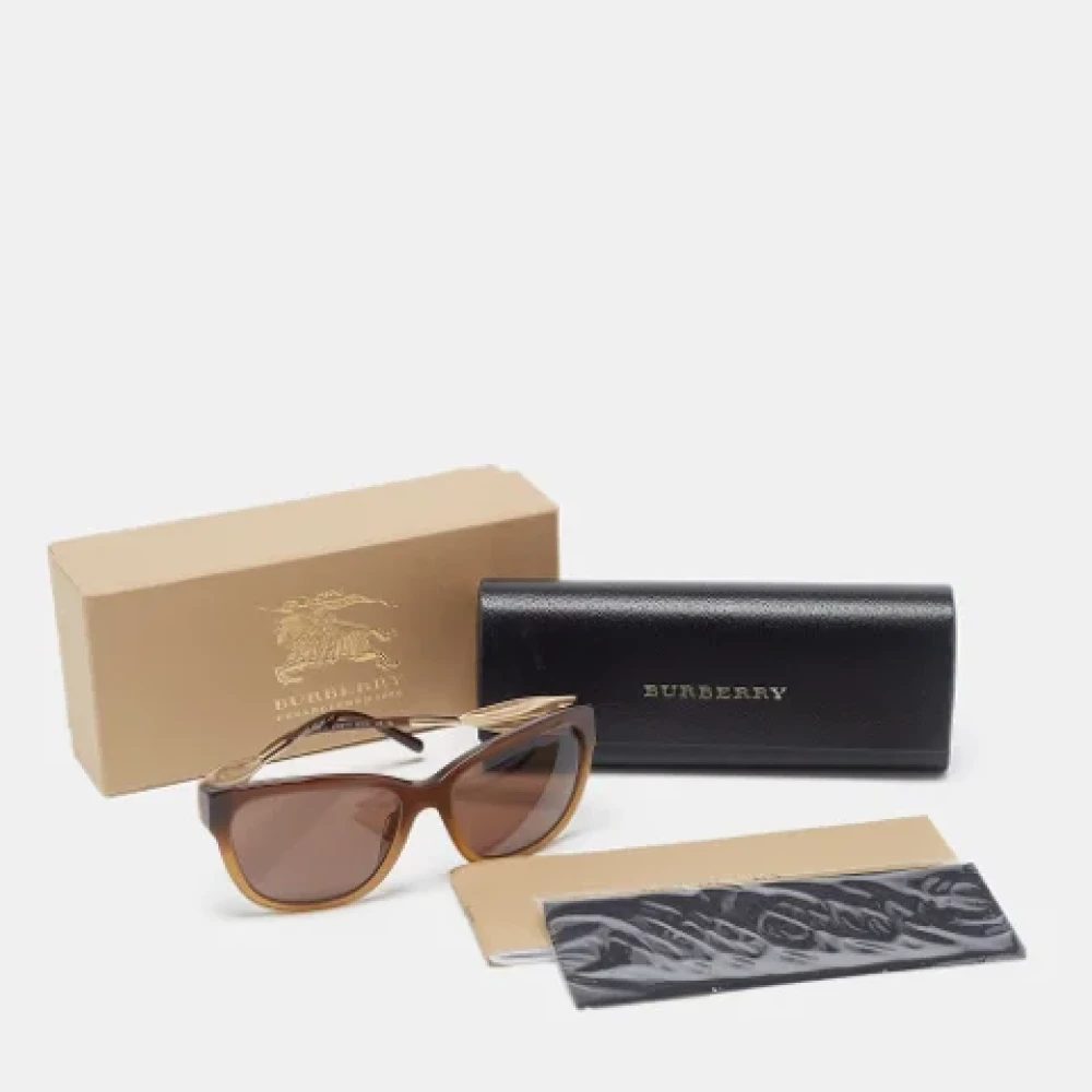 Burberry Vintage Pre-owned Acetate sunglasses Brown Unisex