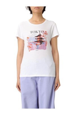 white-crew-neck-t-shirt