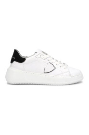 Vita Sneakers med Kontrastdetaljer och Spegel Läderkanter
