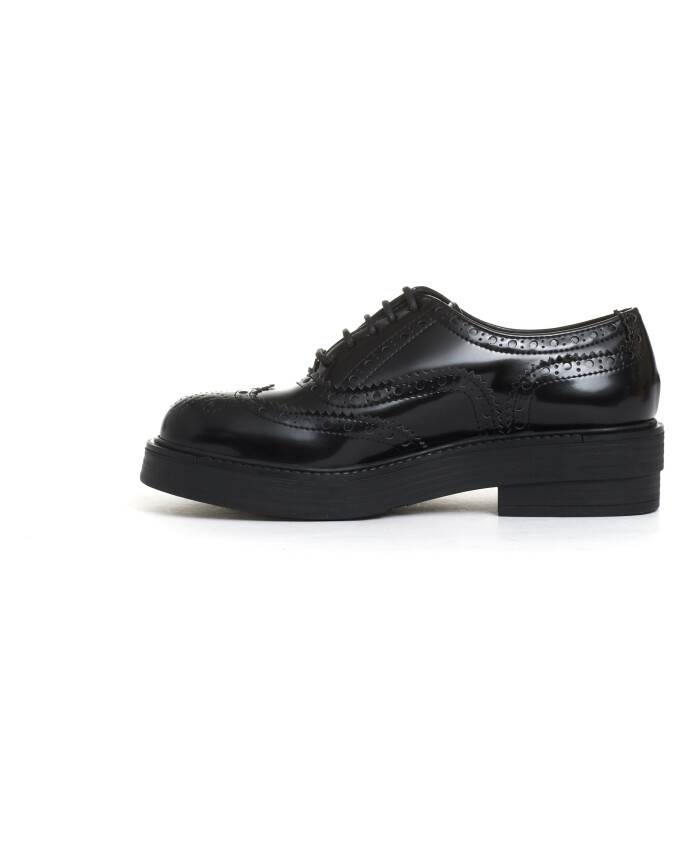 chaussures-a-lacets-en-cuir-noir