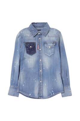 chemise-en-denim-avec-eclaboussures-de-peinture