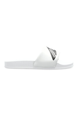 chaussons-avec-logo