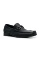 mocassins-en-cuir-noir-graine-avec-gancini