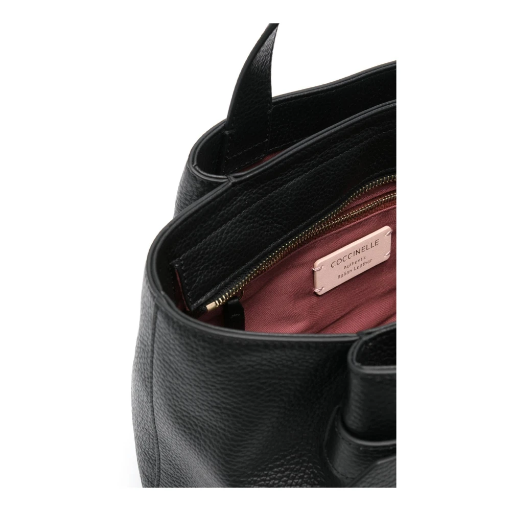 Coccinelle Zwarte Leren Schoudertas Gehamerd Patroon Black Dames