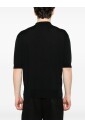 t-shirt-noir-design-elegant-sorties-decontractees