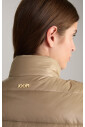 gewatteerd-damesvest-met-pintuck-ontwerp