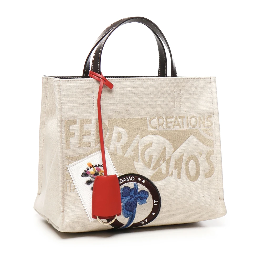 Salvatore Ferragamo Stijlvolle Tote Tassen voor Vrouwen Beige Dames