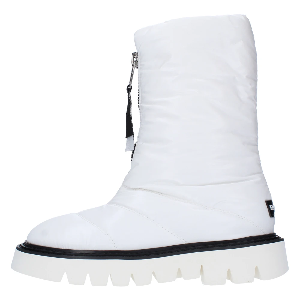 Elena Iachi Mujer Blancas Botas