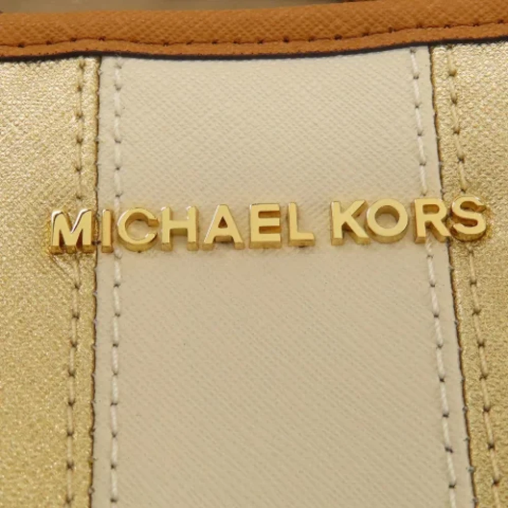 Michael Kors Pre-owned Canvas shoulder-bags Brown Dames