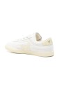 white-sneakers-for-all-day-comfort