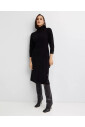 robe-noire-avec-ceinture-style-elegant-intemporel